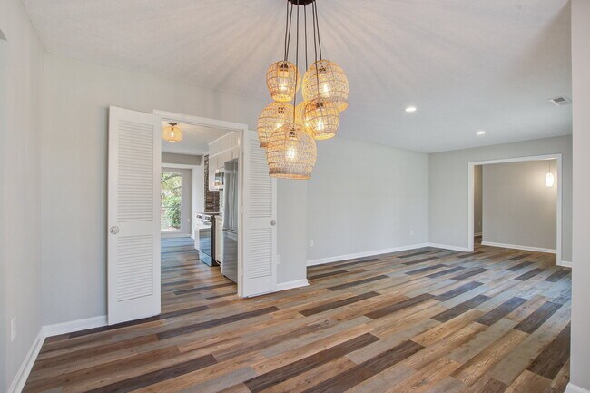 Building Photo - 1805 Chelwood Cir