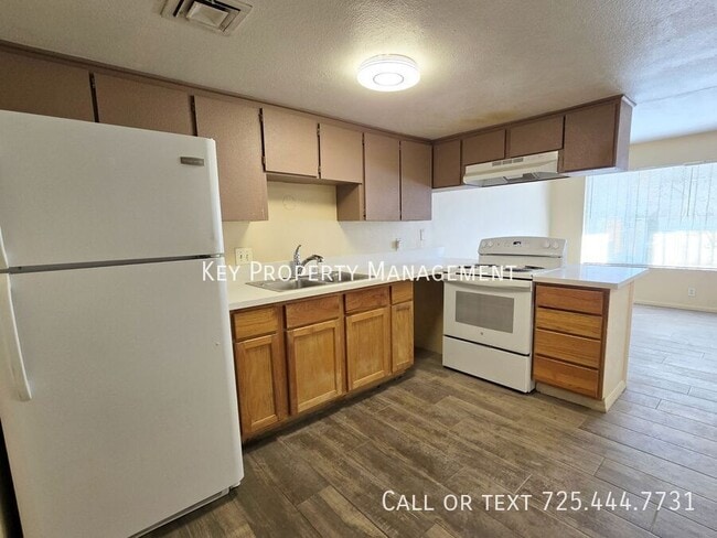 Building Photo - 2 BED, 1 BATH APARTMENT WITH OPEN FLOOR PLAN