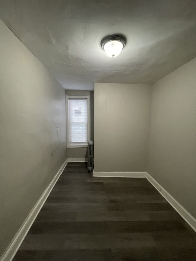 Building Photo - 3033 Fontain St