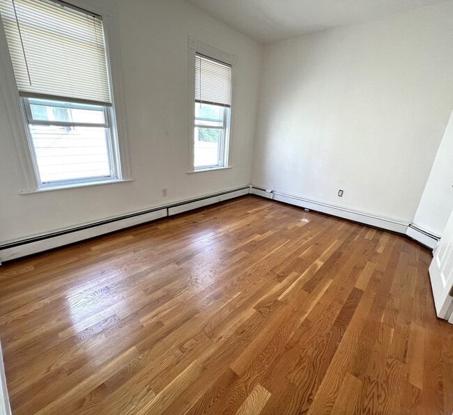 Building Photo - 28 Marney St