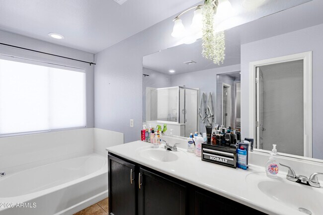 Building Photo - 40893 W Bedford Dr