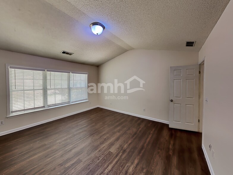 Building Photo - 4180 Glenaire Way NW