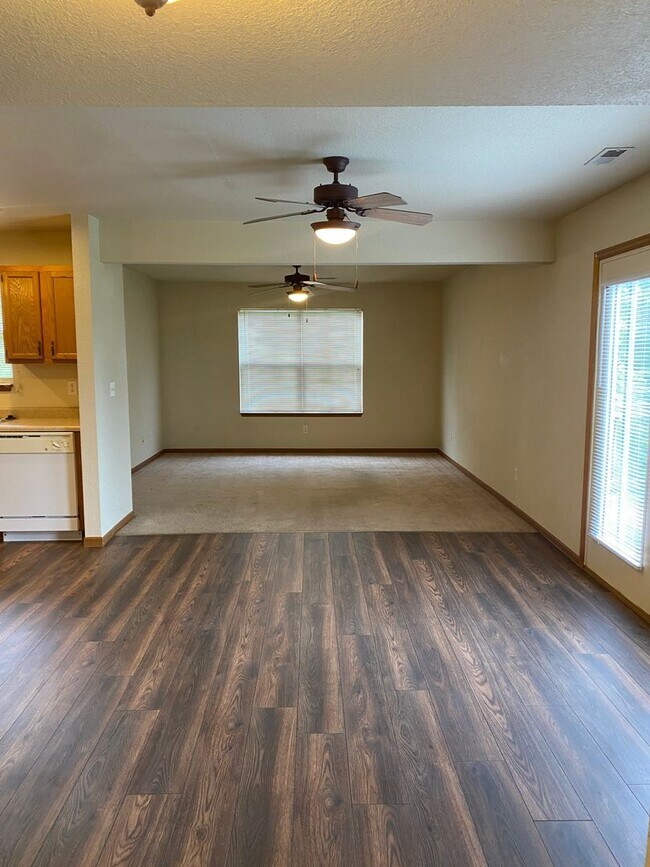 Building Photo - 22540 Hollow Oak Ln