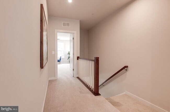 Building Photo - 43792 Middleway Ter