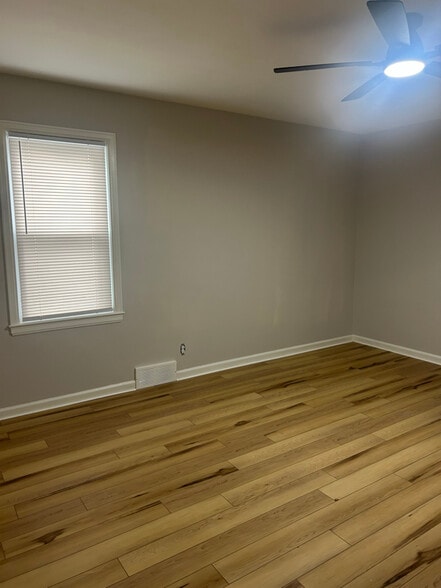 Building Photo - 352 Barry Rd