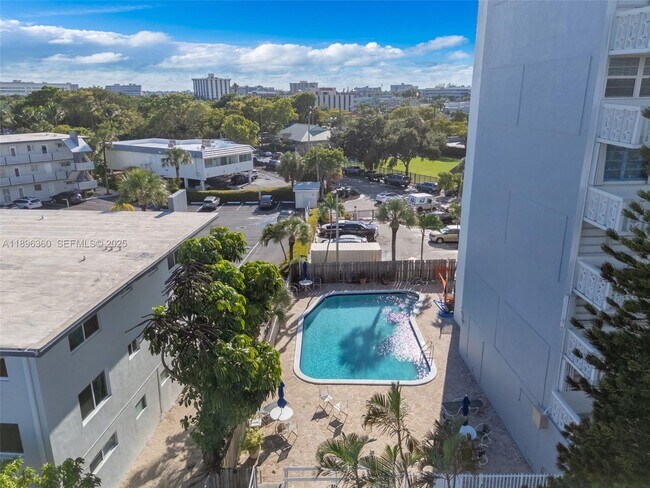 Building Photo - 13155 Ixora Ct