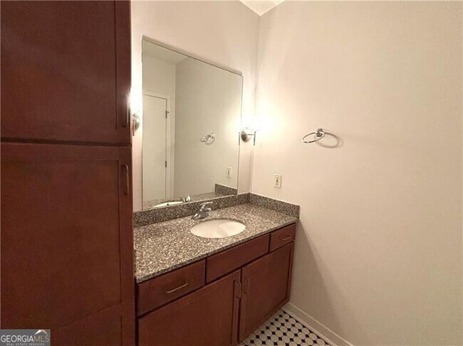 Building Photo - 620 Glen Iris Dr NE