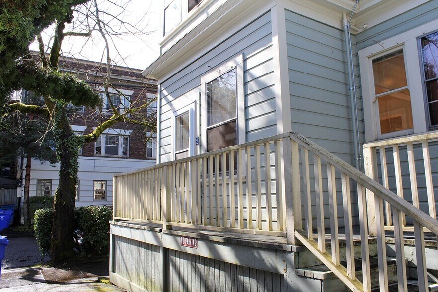 Building Photo - 2234-2238 SW Vista Ave