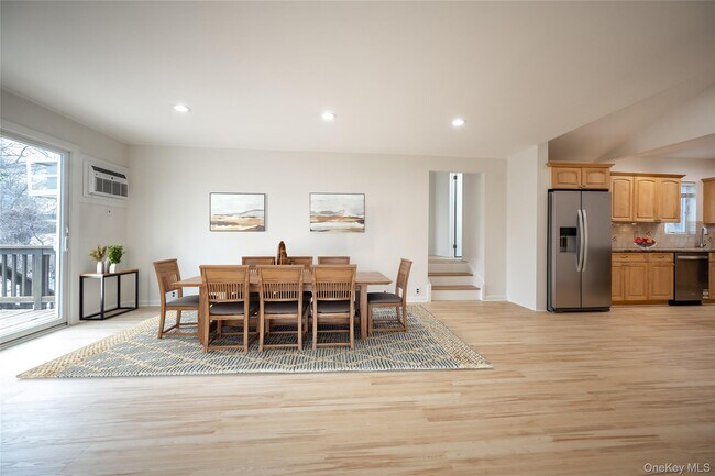 Building Photo - 14 Deane Pl