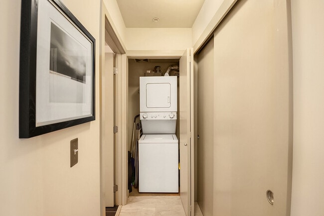 Building Photo - 103 Bellevue Ave E