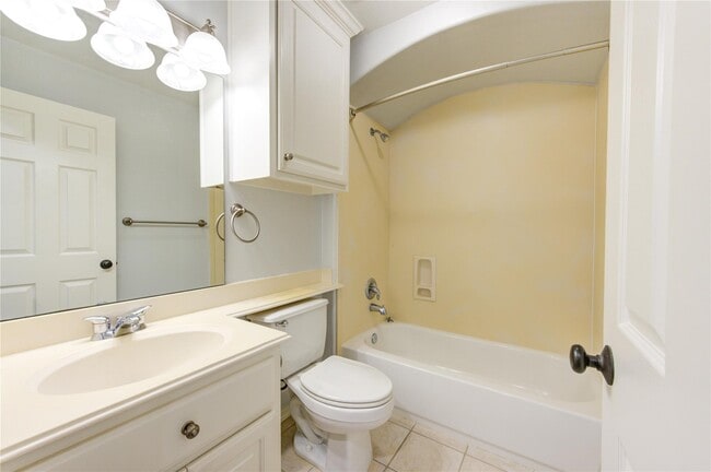 Building Photo - 4340 Lake Walk Ct