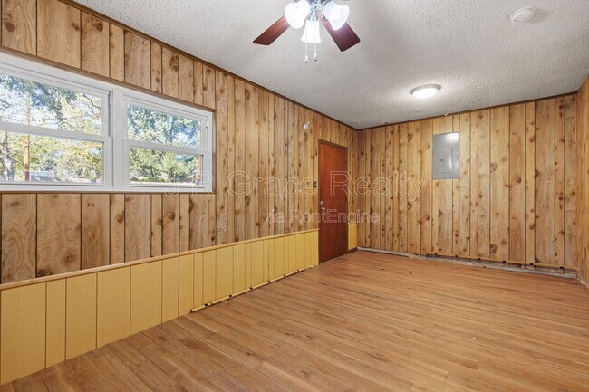 Building Photo - 8806 Fox Hollow Dr