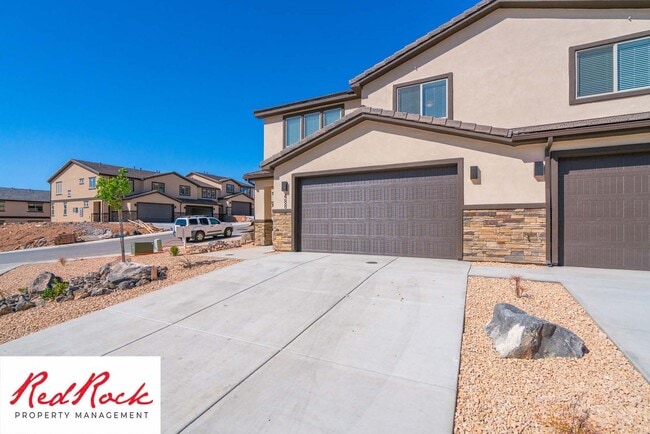 Building Photo - 3 Bedroom Hurricane Townhome With Scenic Views