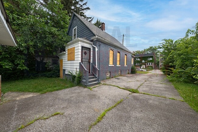 Building Photo - Inviting 3 Bed 1 Bath Single Family Home