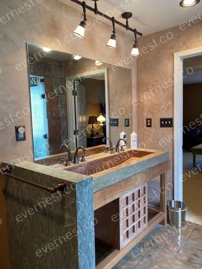 Building Photo - Stunning 3 Bed, 2 Bath House in Locust Gro...