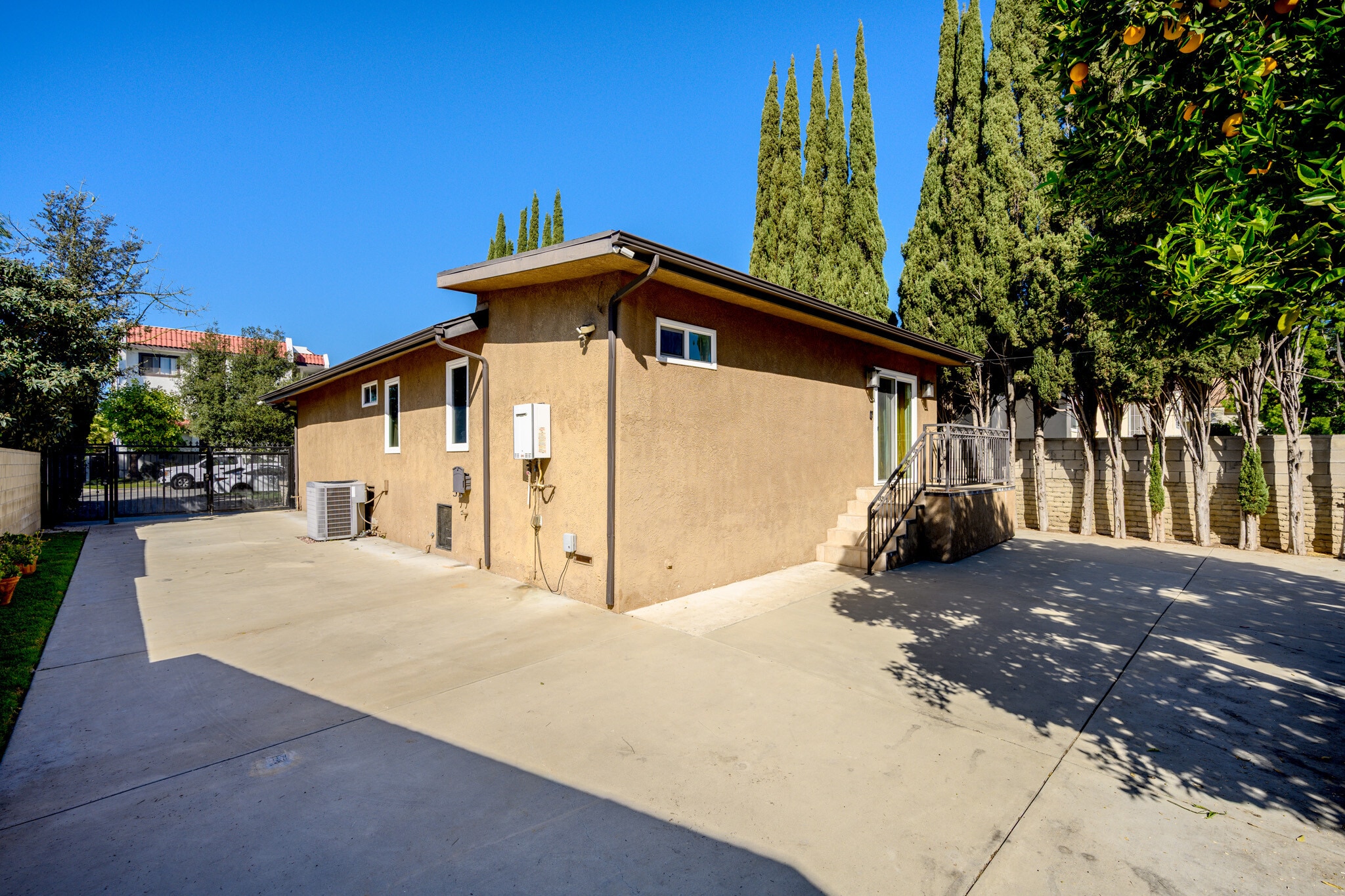 Building Photo - 1016 Linden Ave