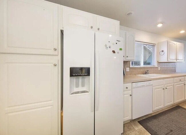 Building Photo - Adorable 3 bed 2 bath Meridian home just o...
