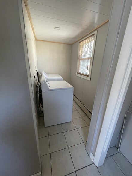 First floor washer/dryer - 55 Dartmouth St