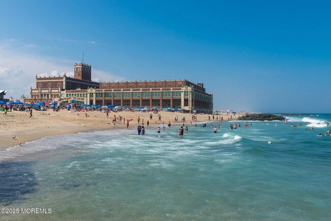 Building Photo - 1105 Emory St