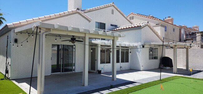 Building Photo - Spacious 4-bedroom Home Available in Desert Shores!