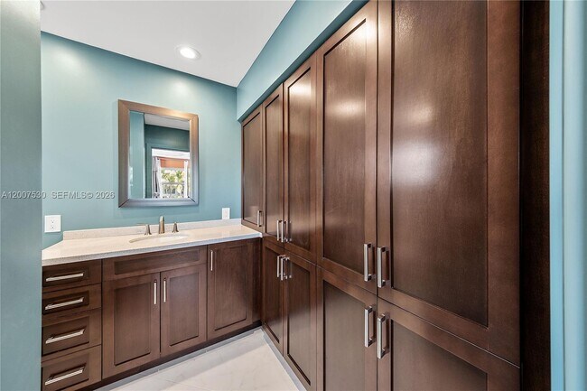 Building Photo - 470 Paradise Isle Blvd