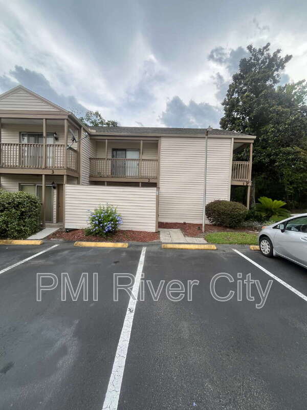 Building Photo - 2300 Twelve Oaks Dr