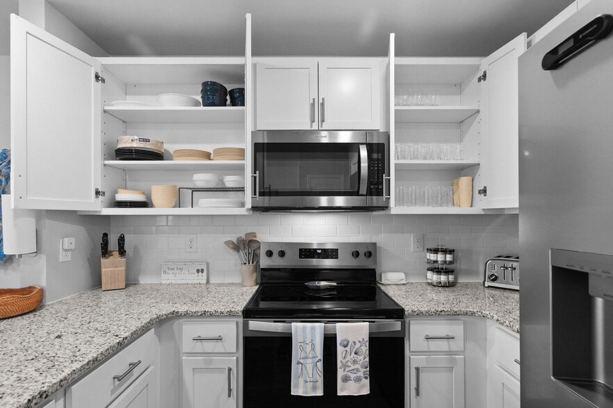 Building Photo - 2031 Lake View Cir