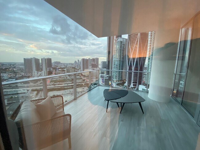 Building Photo - 851 NE 1st Ave