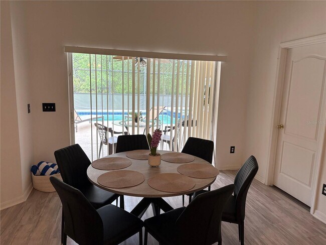 Building Photo - 893 Sandy Ridge Dr