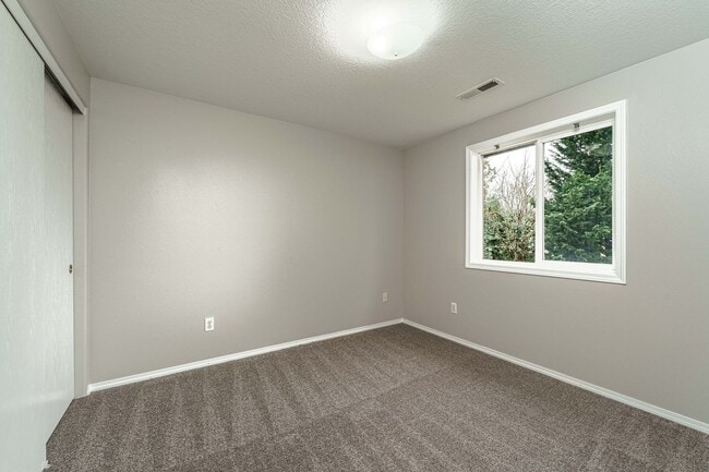 Building Photo - A/C Equipped 4 Bedroom 2.5 Bath Located in...