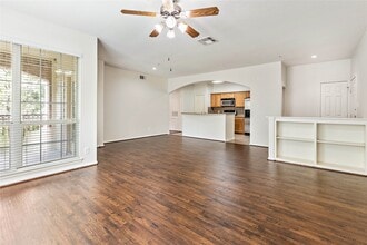 Building Photo - 6607 Lake Woodlands Dr