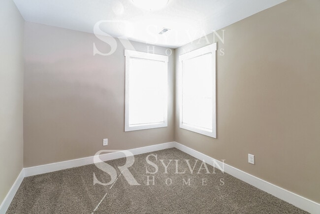 Building Photo - This lovely 3BR, 2.5BA home is move-in ready