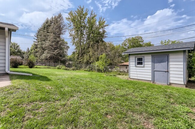 Building Photo - 3399 Emerald Dr