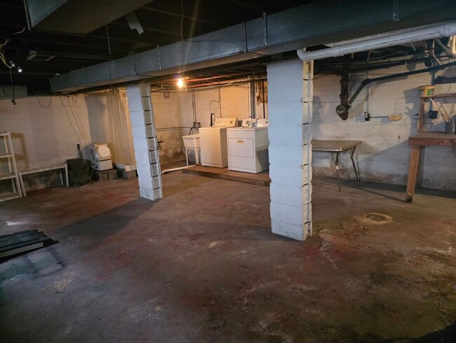 Building Photo - 3-Bedroom, 1-Bathroom Home with Basement & Garage – $1,375/Month | Accepting Section 8