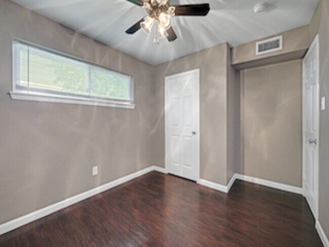 Building Photo - 3031 Sumpter St