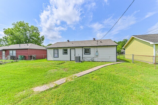 Building Photo - 5007 Northridge Dr