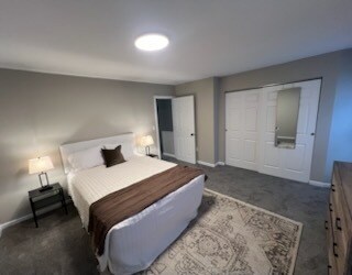 Building Photo - Beautiful Renovated Townhouse-Fully Furnis...