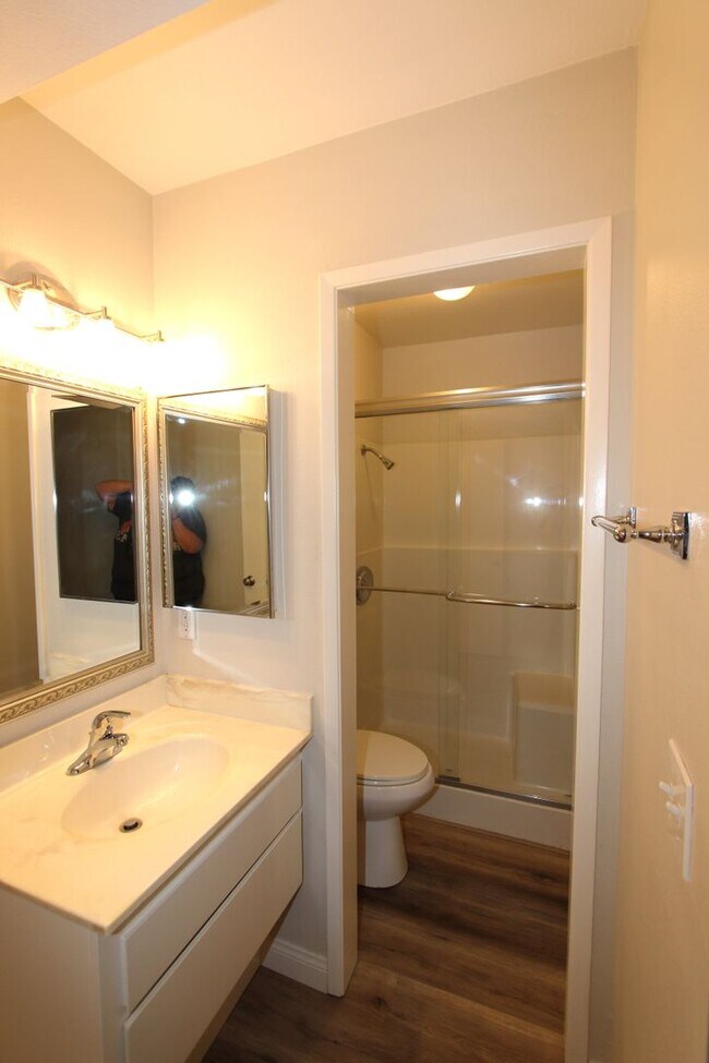 Building Photo - Light and bright 2 bedroom 2 bathroom condo available April 25, 2025