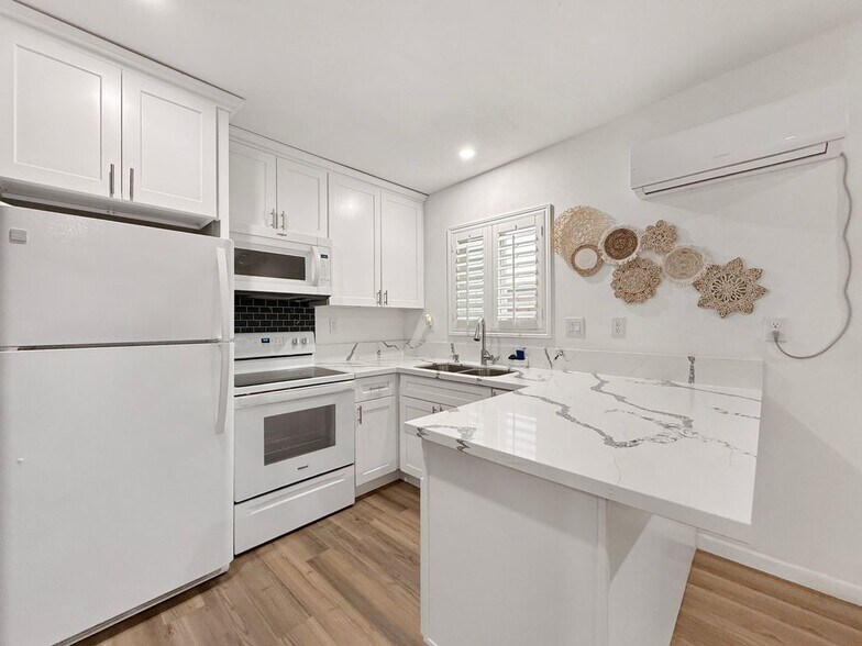 Building Photo - 39572 Armfield Ave