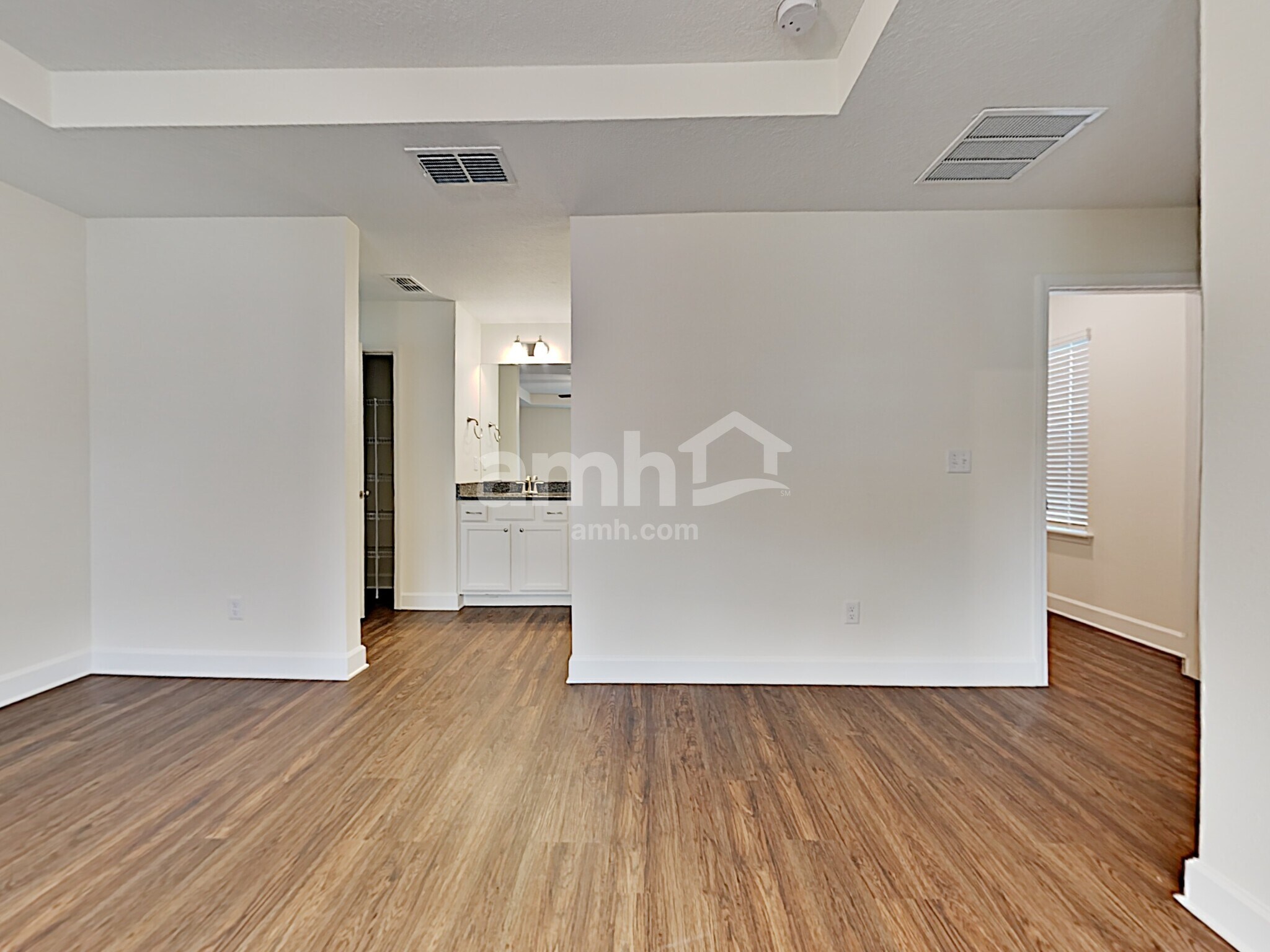 Building Photo - 8632 Highfield Ave