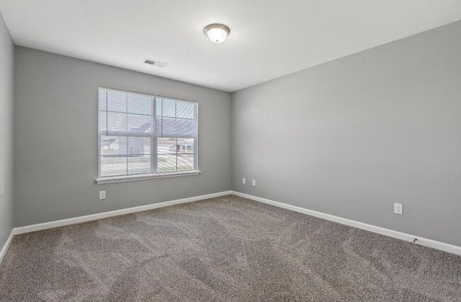Building Photo - 112 Savannah Ln