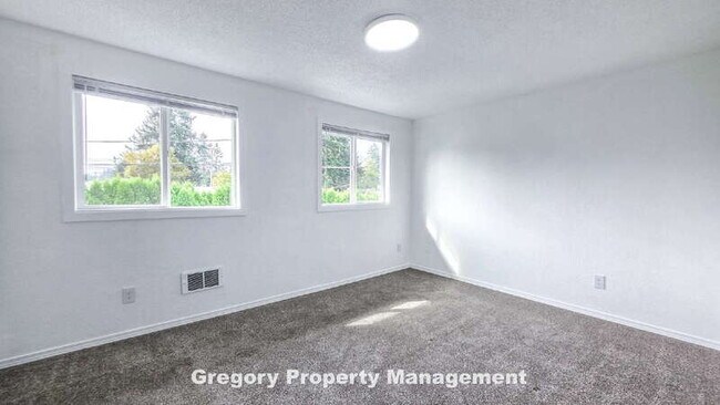 Building Photo - 5830 East Dr