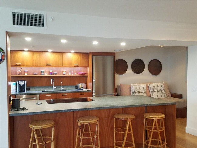 Building Photo - 2565 S Ocean Blvd