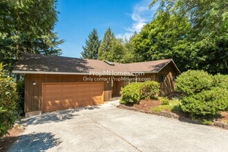 Building Photo - Mid-Century Modern Three Bedroom in Happy Valley!
