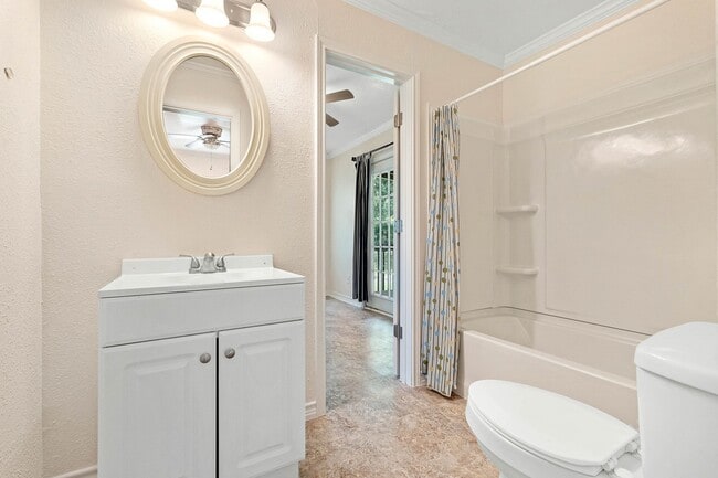 Building Photo - Lovely Brick 3 Bed/1 Bath Home w/ Large Covered Deck Back Porch w/ Fully-Fenced Yard