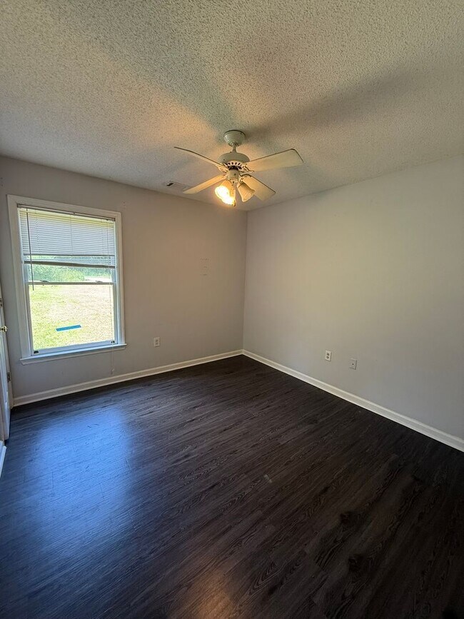 Building Photo - 205 Courtney Way