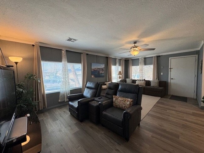 Building Photo - 3 BR 2 bath Furnished home Utilities Included & Brand new Interior-Custom Remodel