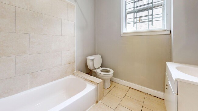 Building Photo - 701 E Clearfield St