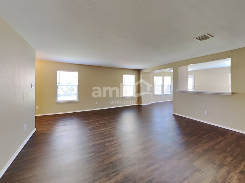 Building Photo - 4610 Elm Point Dr