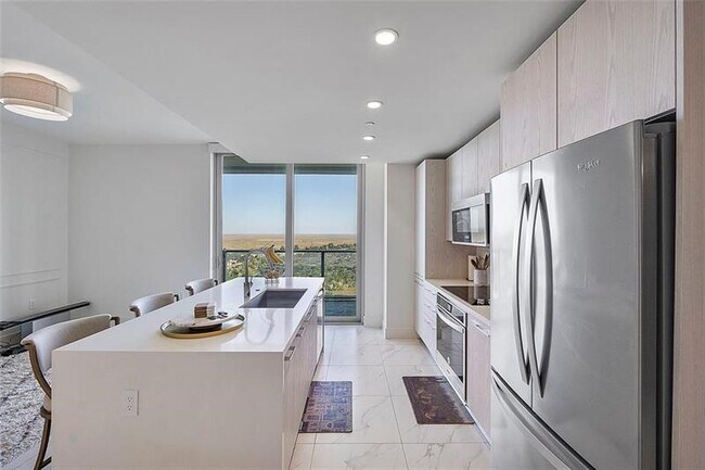 Building Photo - 2000 Metropica Wy